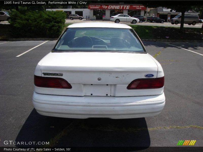 Performance White / Grey 1995 Ford Taurus GL Sedan