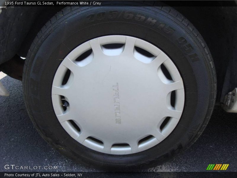 Performance White / Grey 1995 Ford Taurus GL Sedan