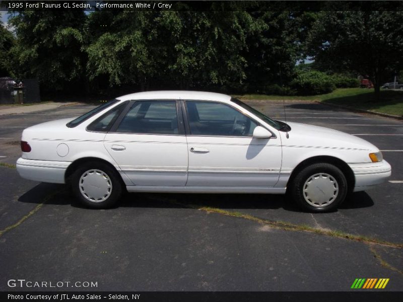 Performance White / Grey 1995 Ford Taurus GL Sedan