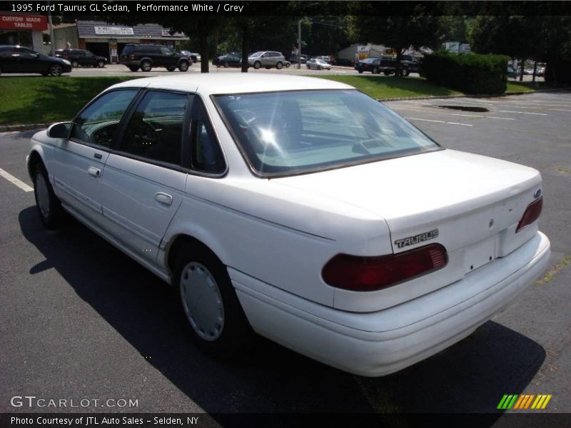 Performance White / Grey 1995 Ford Taurus GL Sedan