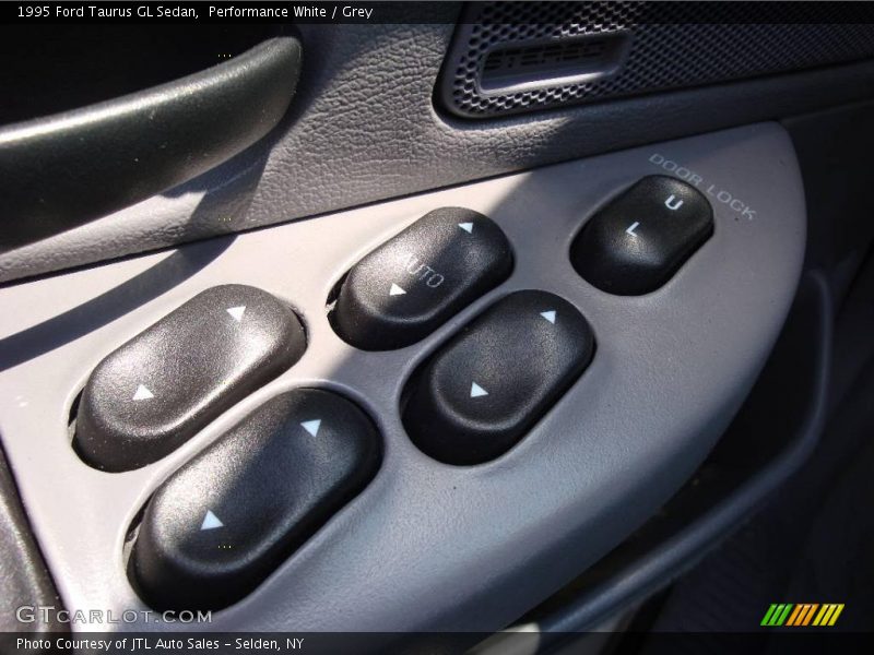 Performance White / Grey 1995 Ford Taurus GL Sedan