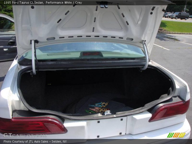 Performance White / Grey 1995 Ford Taurus GL Sedan