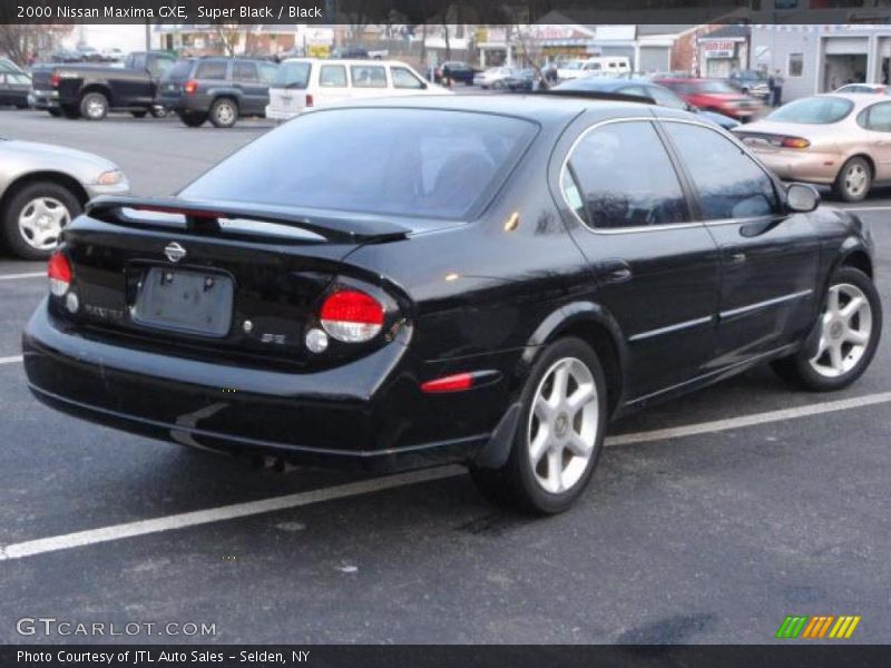 Super Black / Black 2000 Nissan Maxima GXE