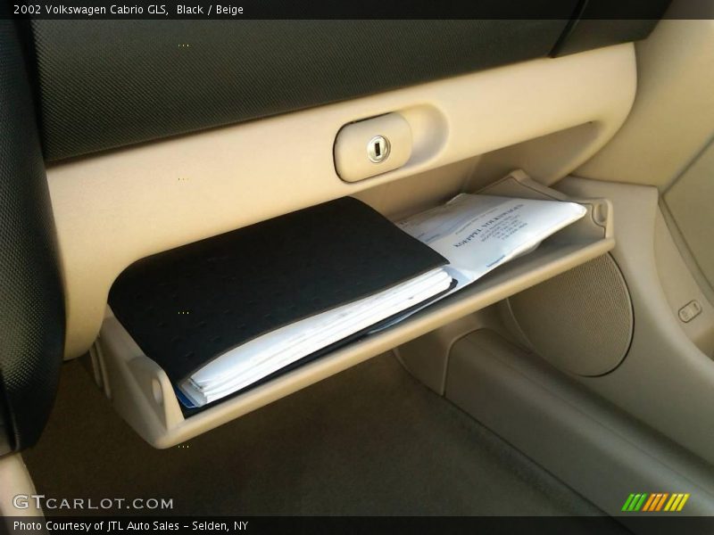 Black / Beige 2002 Volkswagen Cabrio GLS