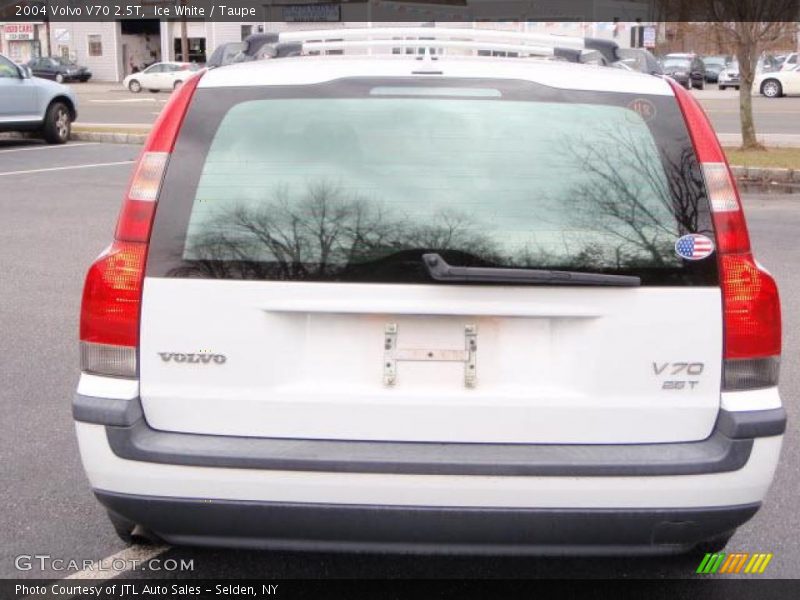 Ice White / Taupe 2004 Volvo V70 2.5T