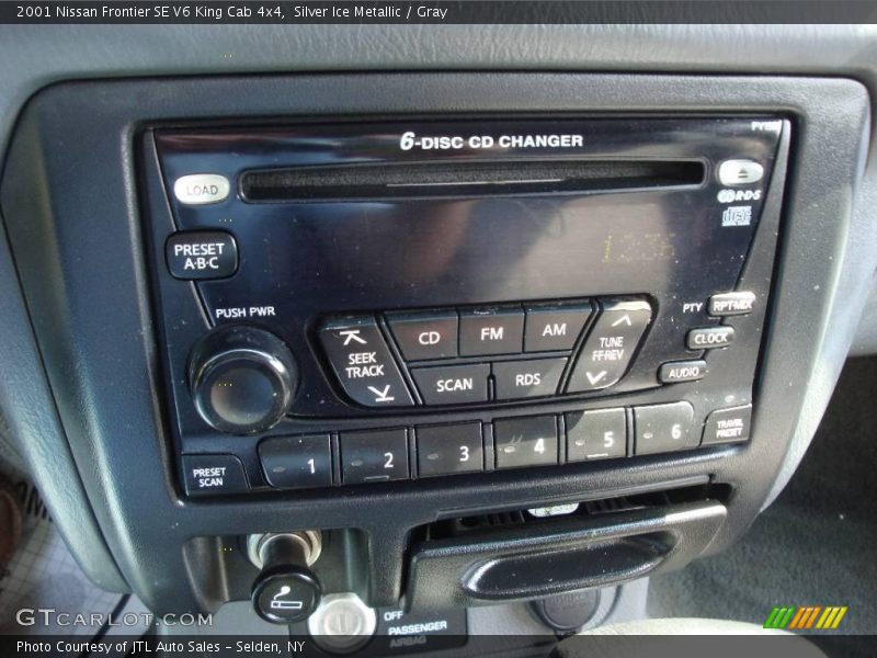 Silver Ice Metallic / Gray 2001 Nissan Frontier SE V6 King Cab 4x4