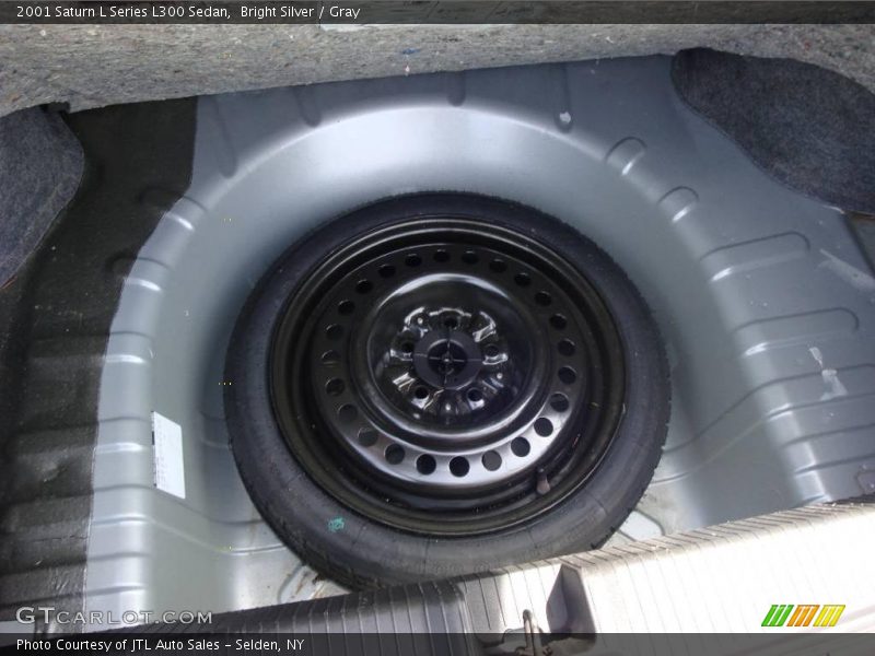 Bright Silver / Gray 2001 Saturn L Series L300 Sedan