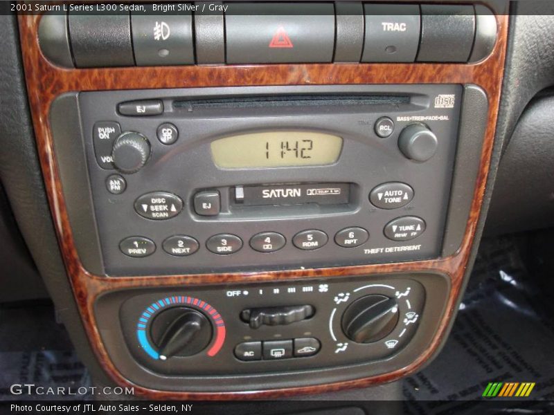 Bright Silver / Gray 2001 Saturn L Series L300 Sedan