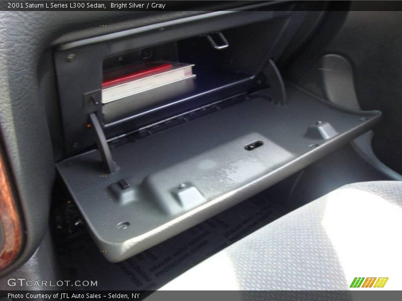 Bright Silver / Gray 2001 Saturn L Series L300 Sedan