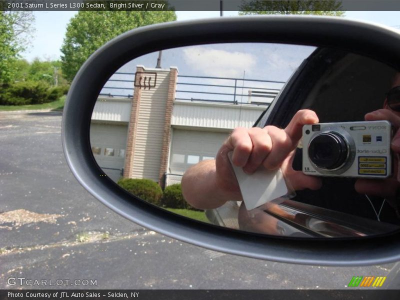 Bright Silver / Gray 2001 Saturn L Series L300 Sedan