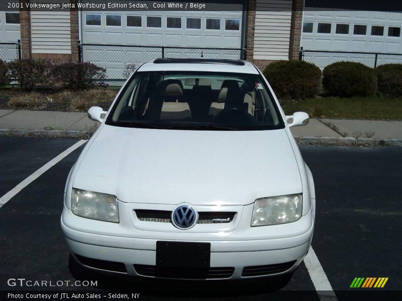 Cool White / Beige 2001 Volkswagen Jetta Wolfsburg Edition Sedan