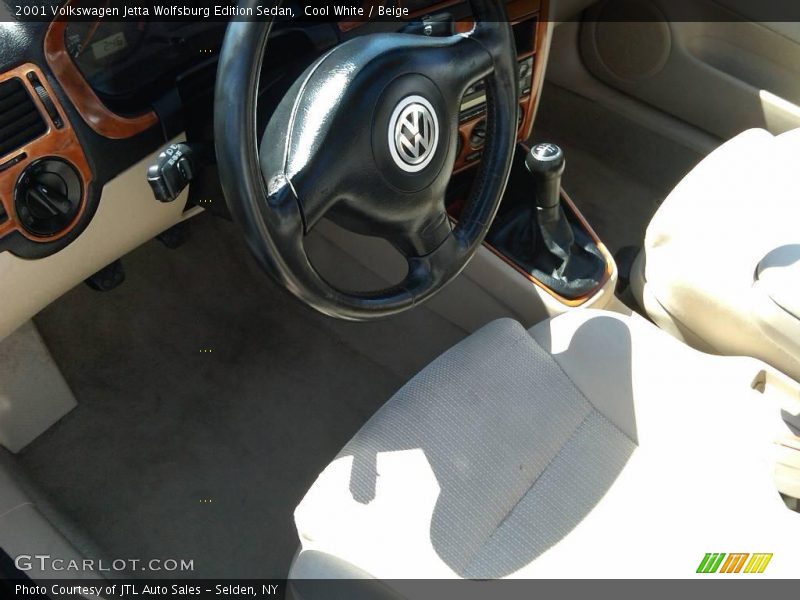 Cool White / Beige 2001 Volkswagen Jetta Wolfsburg Edition Sedan