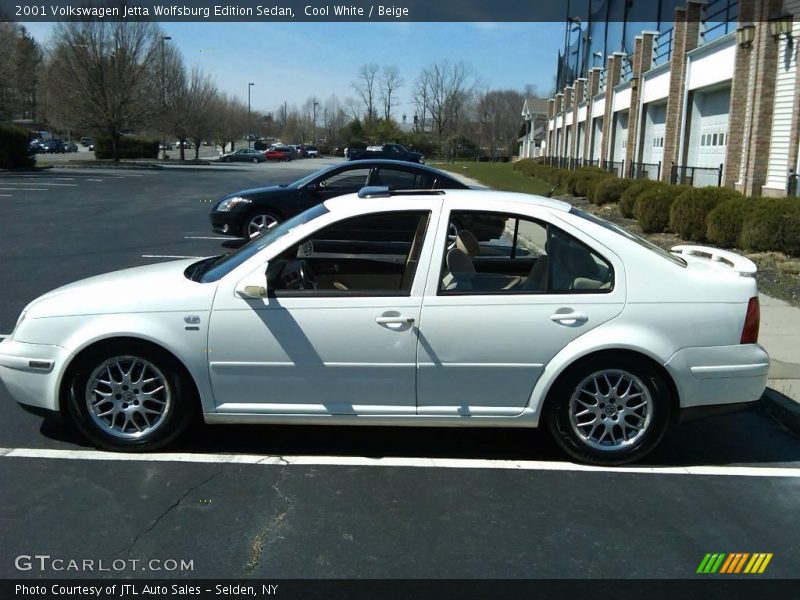 Cool White / Beige 2001 Volkswagen Jetta Wolfsburg Edition Sedan