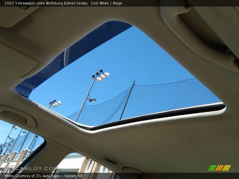 Cool White / Beige 2001 Volkswagen Jetta Wolfsburg Edition Sedan