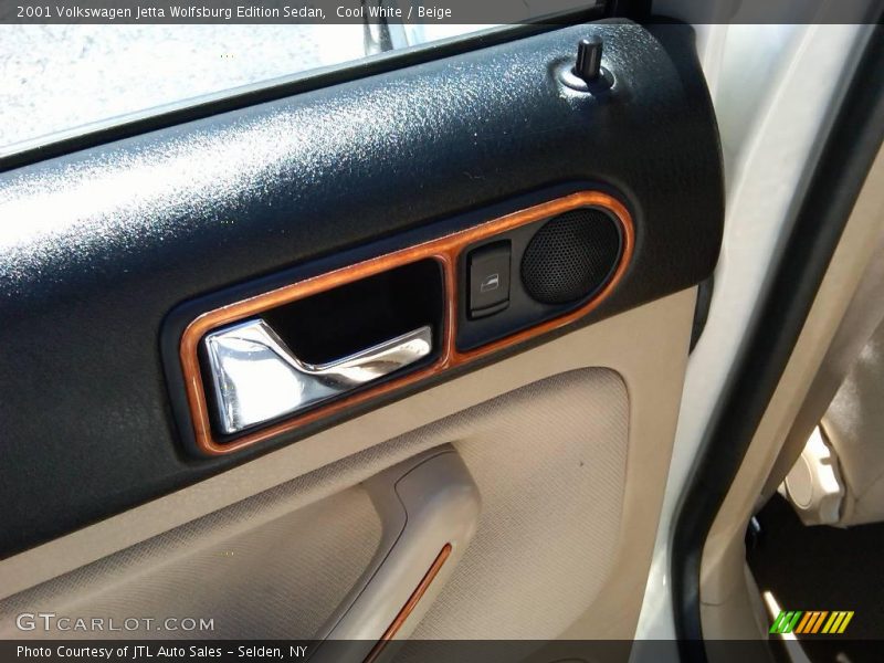 Cool White / Beige 2001 Volkswagen Jetta Wolfsburg Edition Sedan