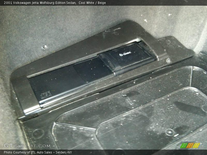 Cool White / Beige 2001 Volkswagen Jetta Wolfsburg Edition Sedan