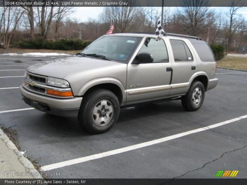 Light Pewter Metallic / Graphite Gray 2004 Chevrolet Blazer LS 4x4