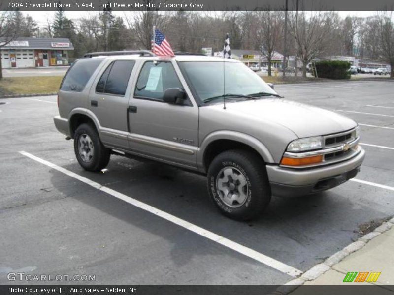Light Pewter Metallic / Graphite Gray 2004 Chevrolet Blazer LS 4x4