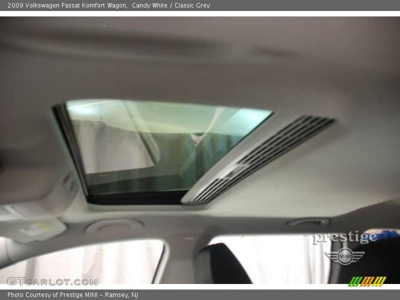 Candy White / Classic Grey 2009 Volkswagen Passat Komfort Wagon