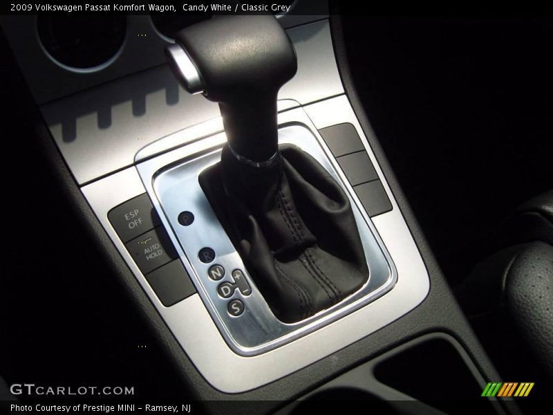 Candy White / Classic Grey 2009 Volkswagen Passat Komfort Wagon