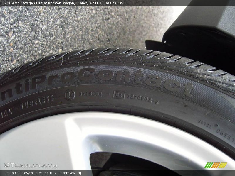 Candy White / Classic Grey 2009 Volkswagen Passat Komfort Wagon