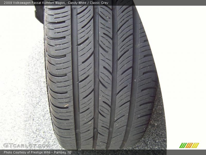 Candy White / Classic Grey 2009 Volkswagen Passat Komfort Wagon