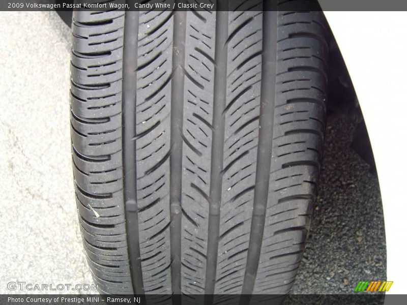 Candy White / Classic Grey 2009 Volkswagen Passat Komfort Wagon
