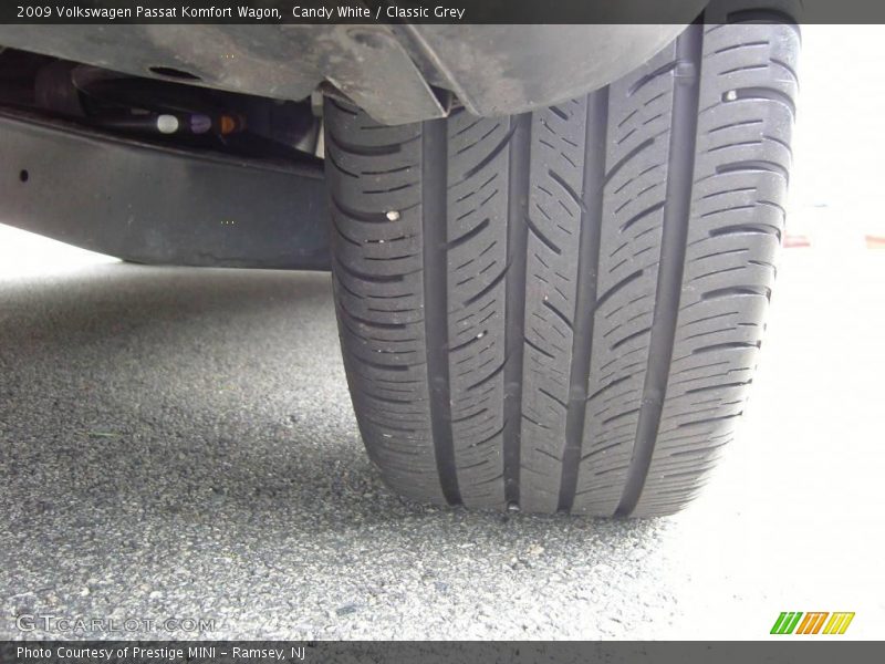 Candy White / Classic Grey 2009 Volkswagen Passat Komfort Wagon