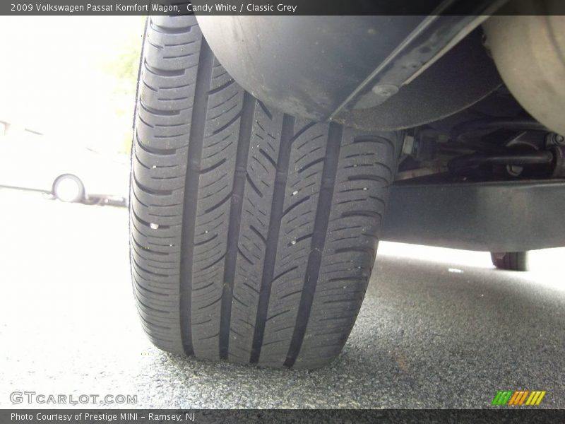 Candy White / Classic Grey 2009 Volkswagen Passat Komfort Wagon