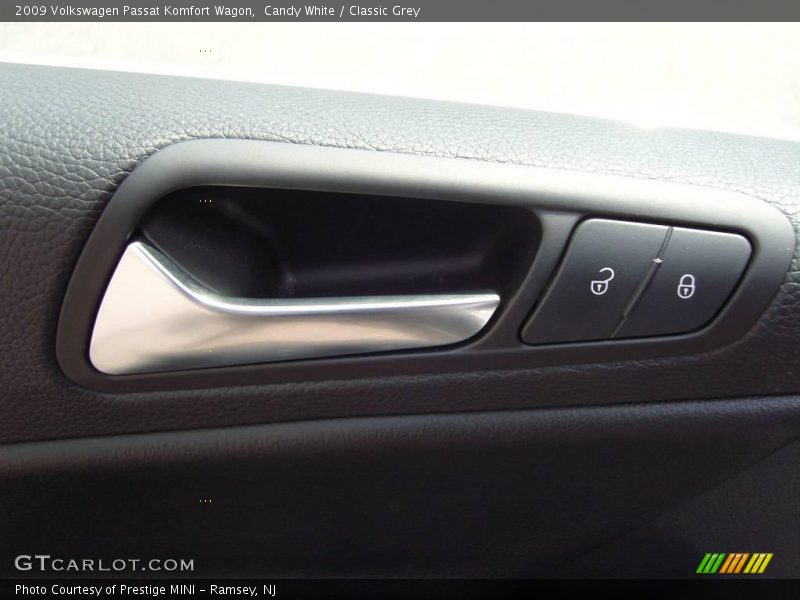 Candy White / Classic Grey 2009 Volkswagen Passat Komfort Wagon