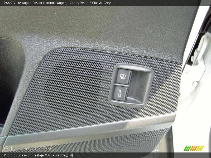 Candy White / Classic Grey 2009 Volkswagen Passat Komfort Wagon
