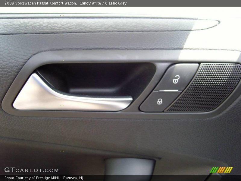 Candy White / Classic Grey 2009 Volkswagen Passat Komfort Wagon
