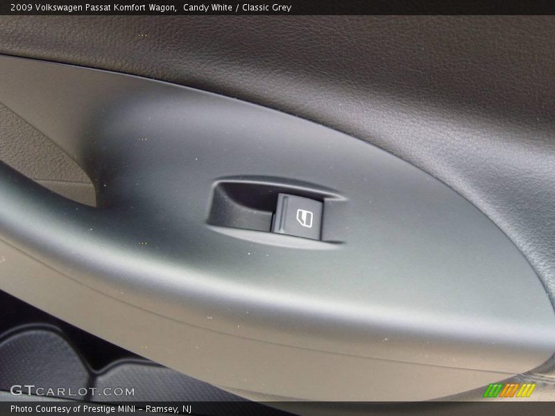 Candy White / Classic Grey 2009 Volkswagen Passat Komfort Wagon