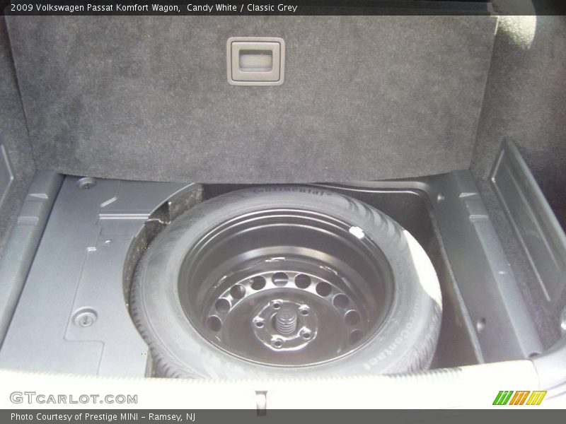 Candy White / Classic Grey 2009 Volkswagen Passat Komfort Wagon