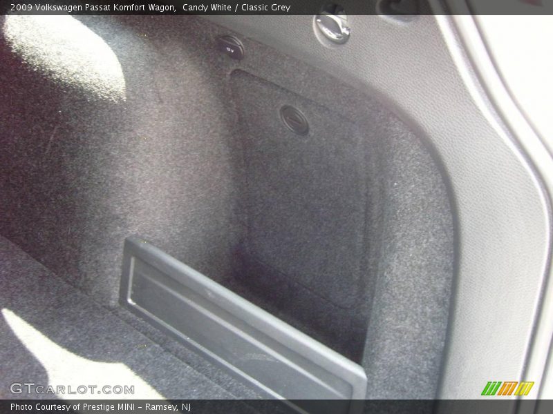 Candy White / Classic Grey 2009 Volkswagen Passat Komfort Wagon