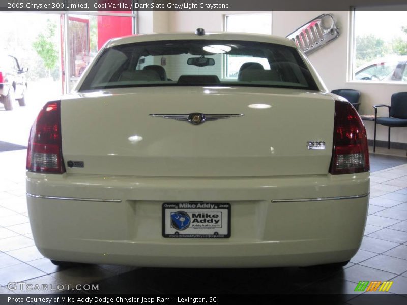 Cool Vanilla / Dark Slate Gray/Light Graystone 2005 Chrysler 300 Limited