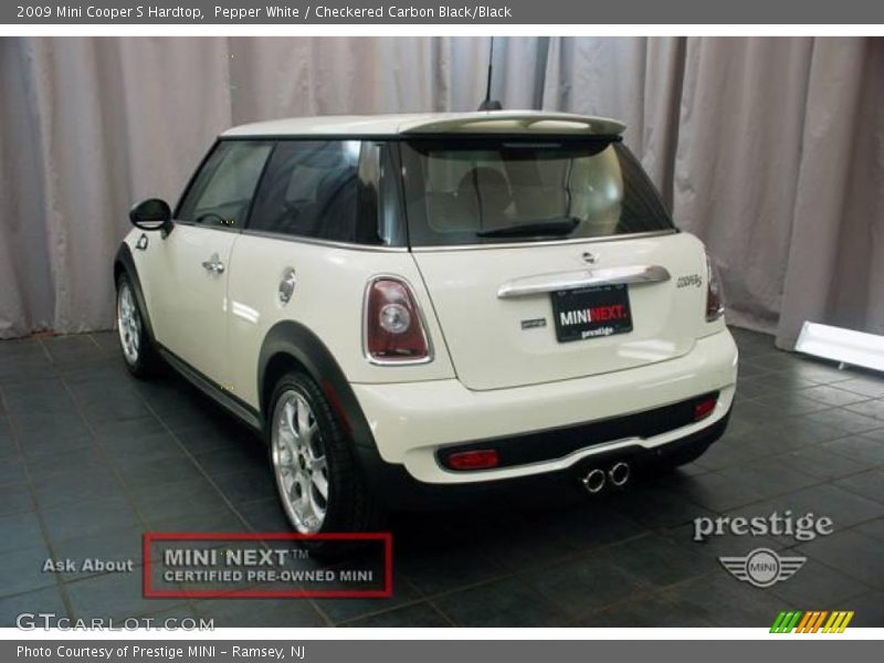 Pepper White / Checkered Carbon Black/Black 2009 Mini Cooper S Hardtop