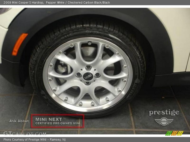 Pepper White / Checkered Carbon Black/Black 2009 Mini Cooper S Hardtop