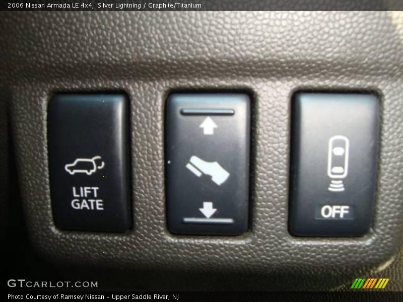 Silver Lightning / Graphite/Titanium 2006 Nissan Armada LE 4x4