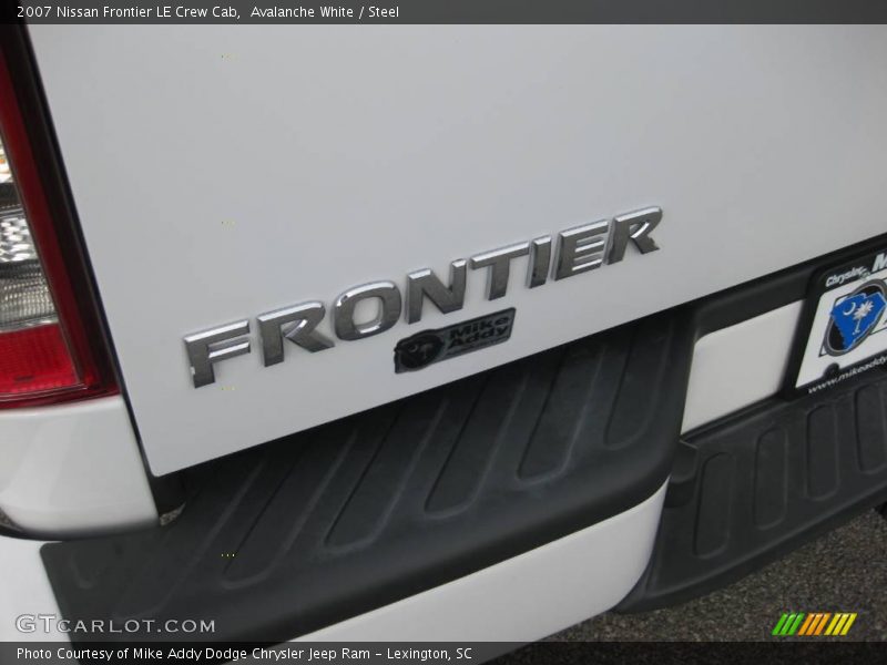 Avalanche White / Steel 2007 Nissan Frontier LE Crew Cab