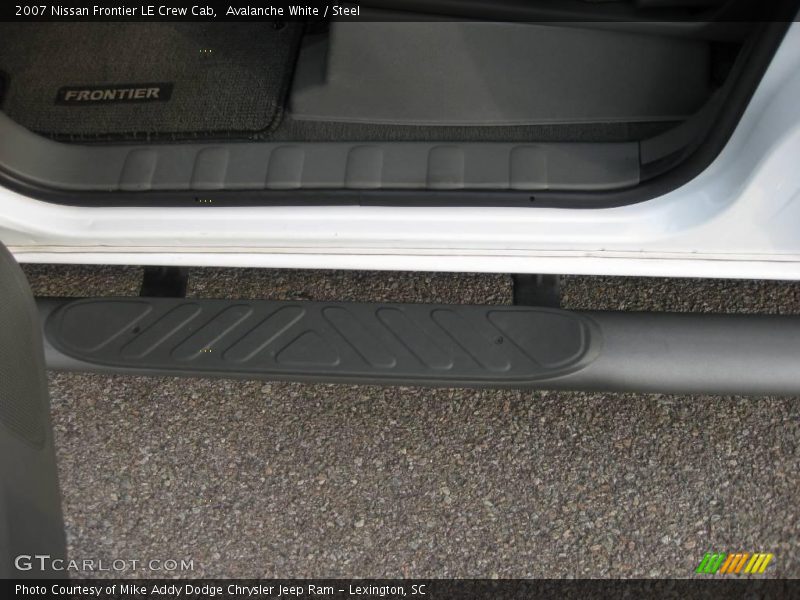 Avalanche White / Steel 2007 Nissan Frontier LE Crew Cab