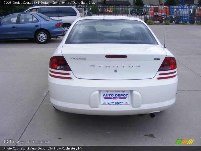 Stone White / Dark Slate Gray 2005 Dodge Stratus SXT Sedan