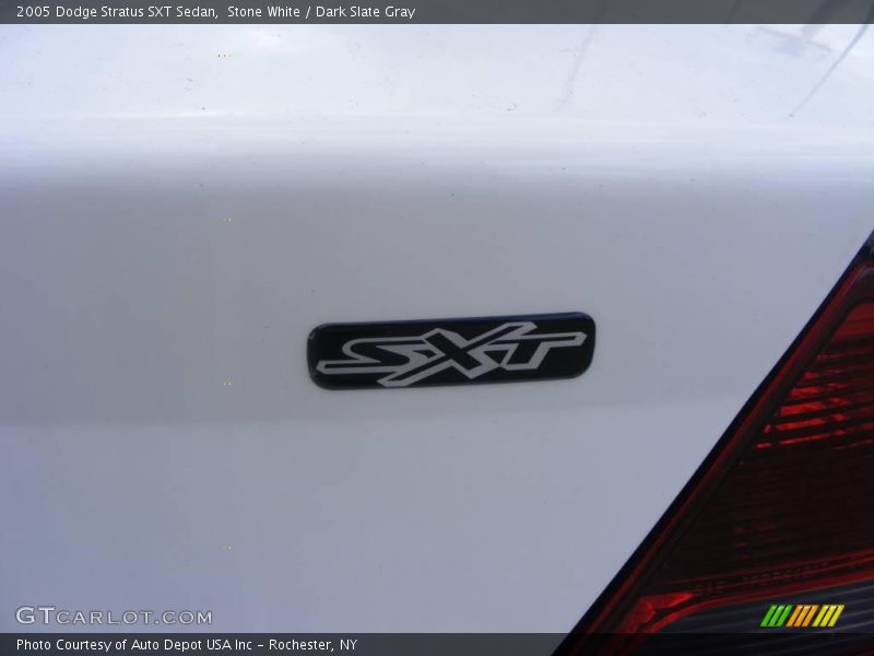 Stone White / Dark Slate Gray 2005 Dodge Stratus SXT Sedan