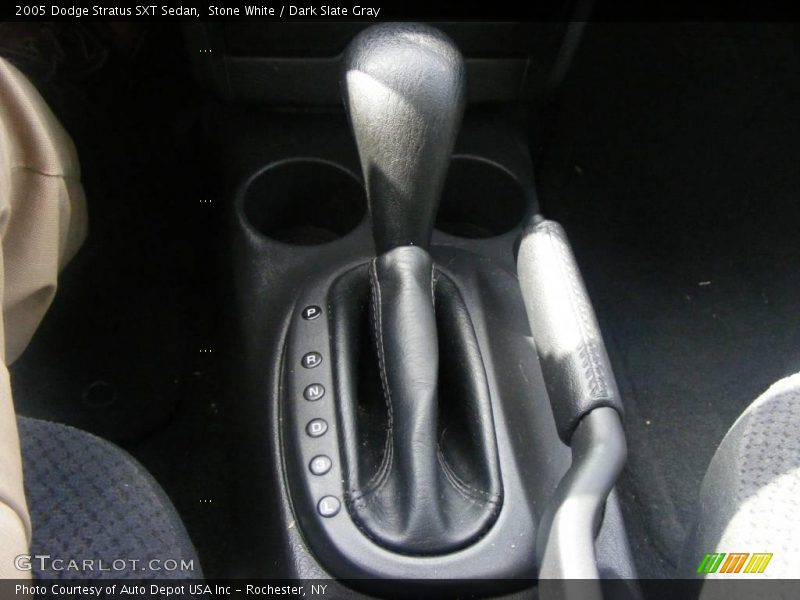 Stone White / Dark Slate Gray 2005 Dodge Stratus SXT Sedan