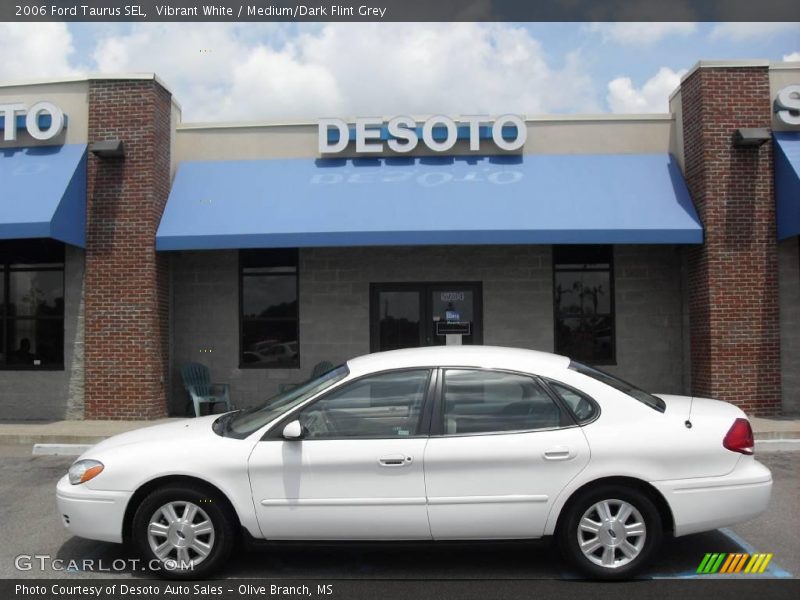 Vibrant White / Medium/Dark Flint Grey 2006 Ford Taurus SEL
