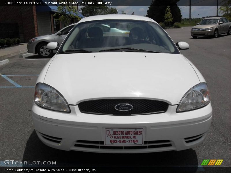 Vibrant White / Medium/Dark Flint Grey 2006 Ford Taurus SEL