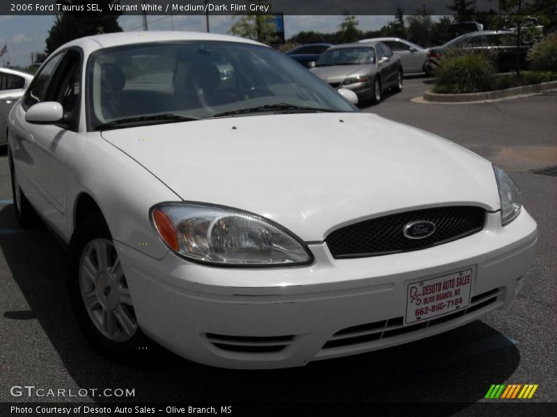 Vibrant White / Medium/Dark Flint Grey 2006 Ford Taurus SEL