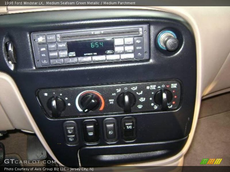 Medium Seafoam Green Metallic / Medium Parchment 1998 Ford Windstar LX