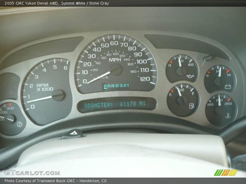Summit White / Stone Gray 2005 GMC Yukon Denali AWD