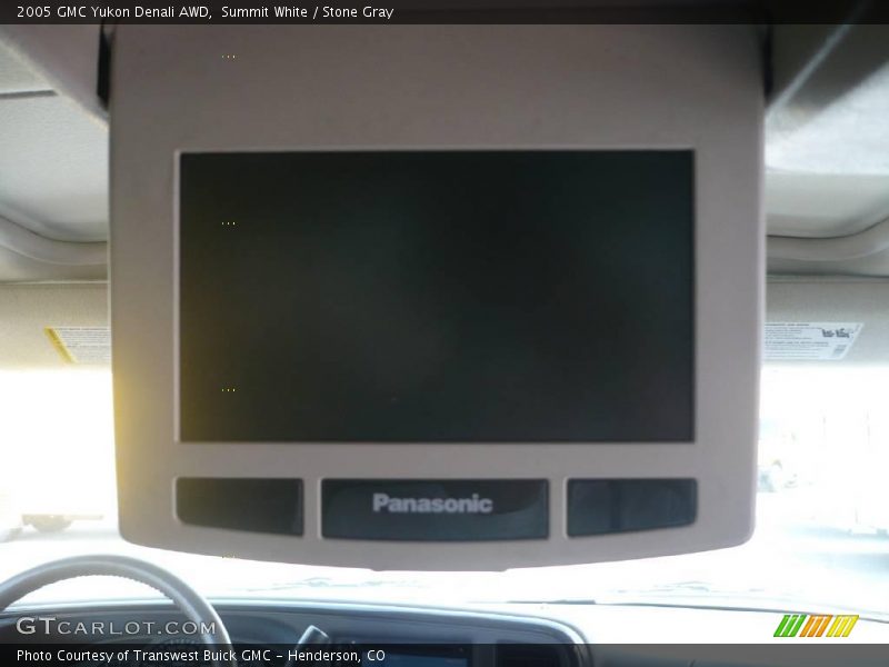 Summit White / Stone Gray 2005 GMC Yukon Denali AWD